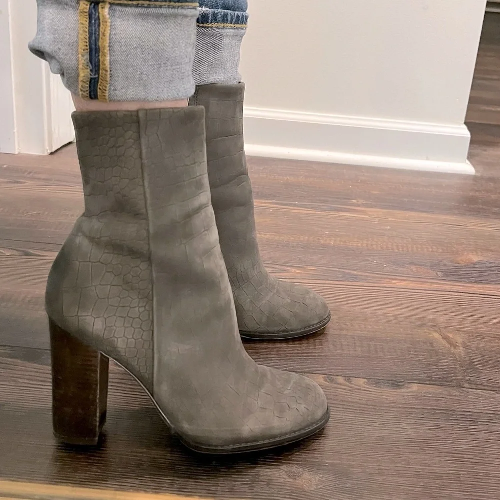 Sam Edelman gray genuine suede leather heeled ankle boots booties size 7 Croc
